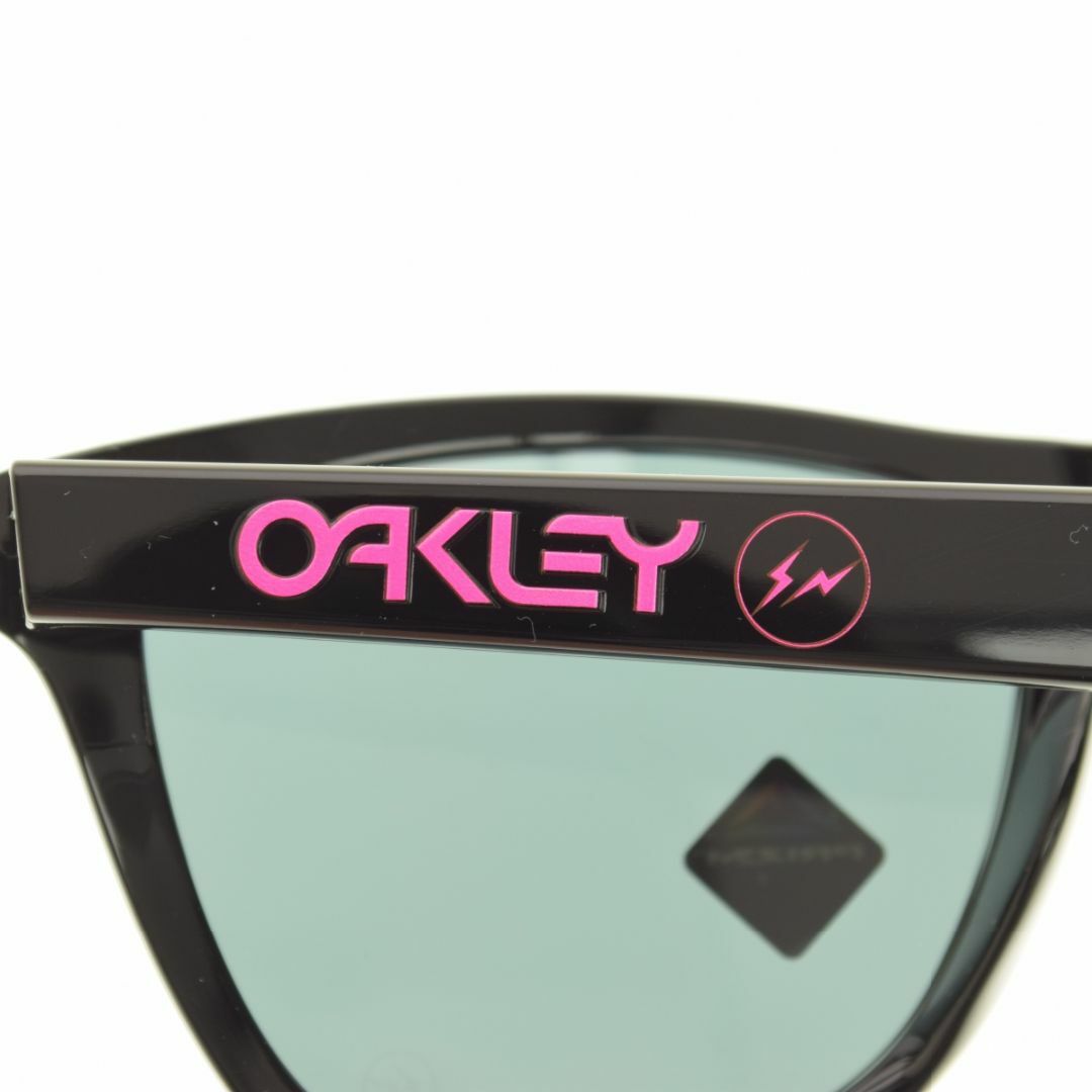 Oakley(オークリー)の【OAKLEY×fragmentdesign】Frogskins(A)サングラス メンズのファッション小物(サングラス/メガネ)の商品写真