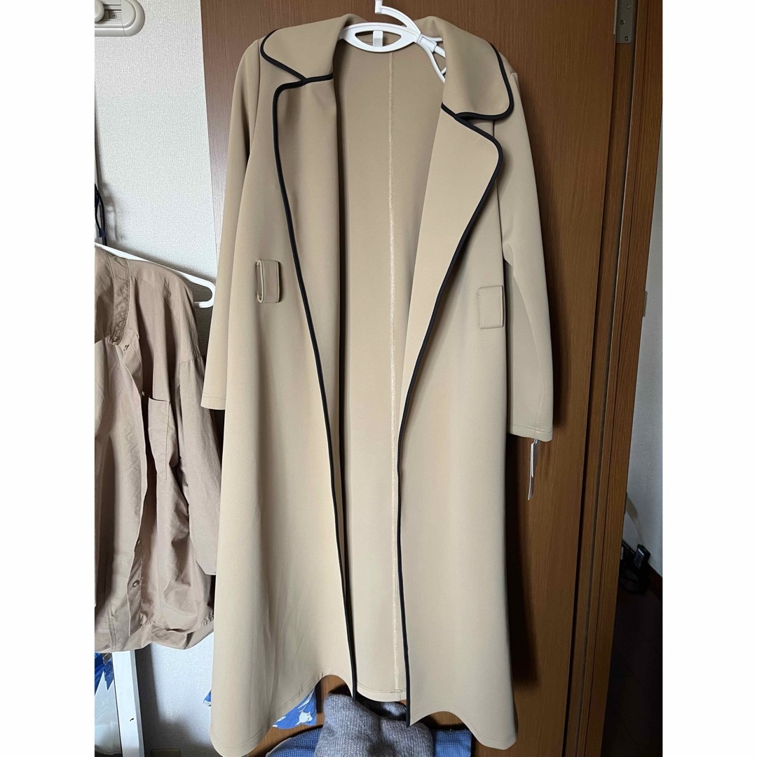 ボンディング　パイピングコート　ベージュ レディースのジャケット/アウター(トレンチコート)の商品写真