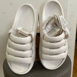 UGG サンダル新品タグ付23