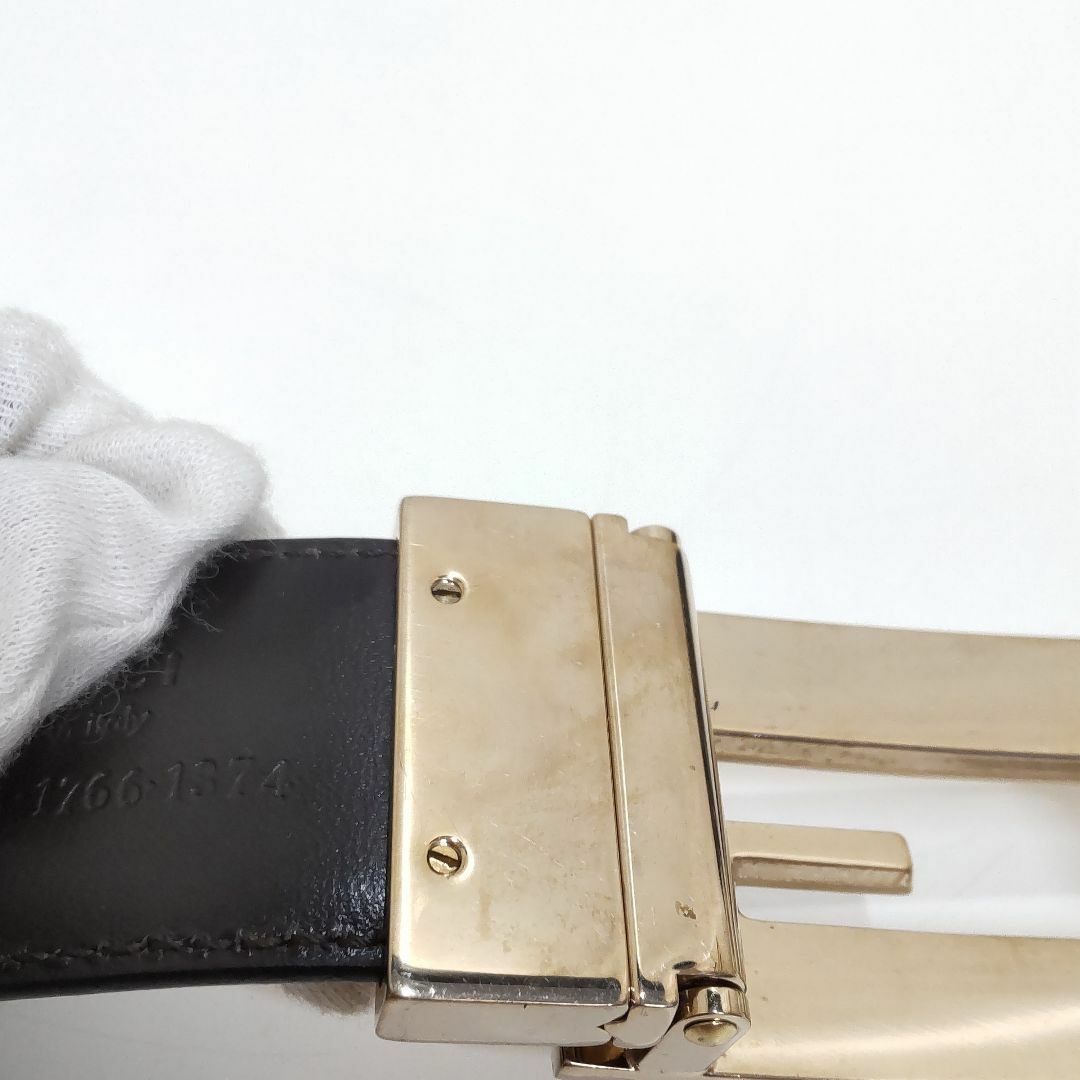 Gucci(グッチ)の正規品鑑定済　GUCCI　グッチ　ベルト　黒　ゴールド　AJ109 メンズのファッション小物(ベルト)の商品写真