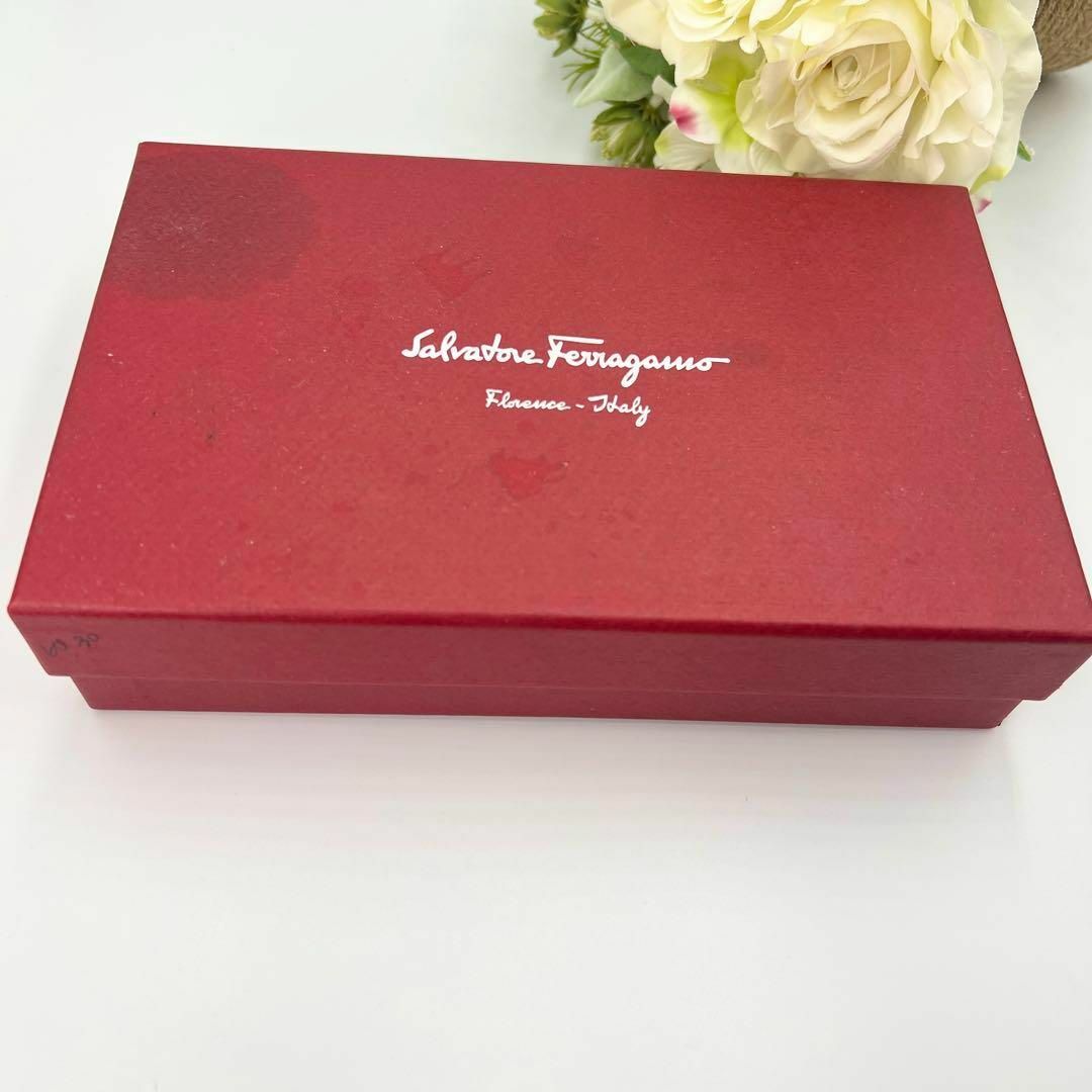 Ferragamo(フェラガモ)のSalvatore Ferragamo フェラガモ ガンチーニ 長財布 箱付き レディースのファッション小物(財布)の商品写真