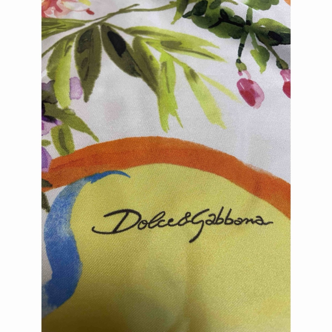 DOLCE&GABBANA(ドルチェアンドガッバーナ)の【未使用レア品】Dolce&Gabbanaシルクスカーフ レディースのファッション小物(バンダナ/スカーフ)の商品写真