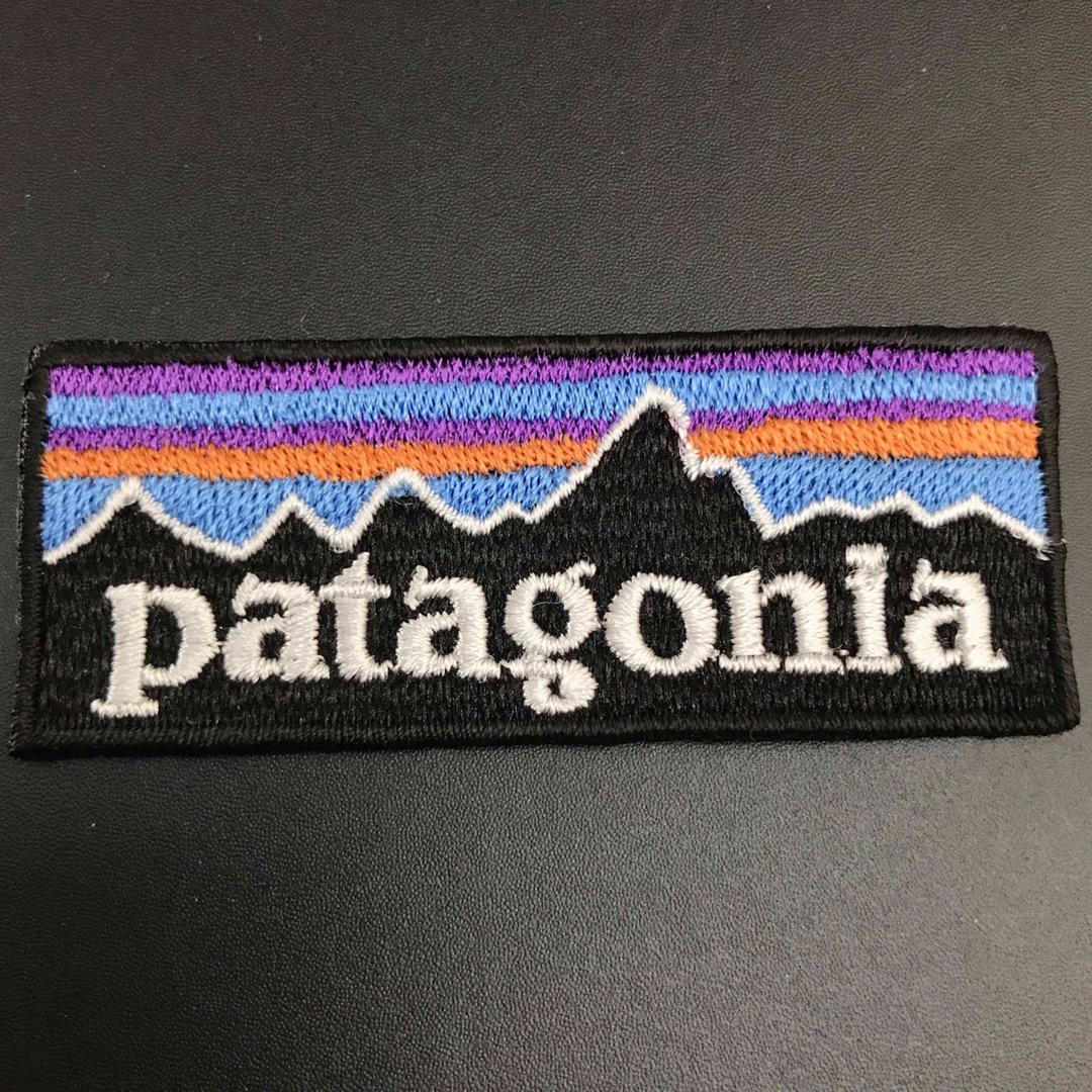 patagonia(パタゴニア)の70×28mm PATAGONIA フィッツロイロゴ アイロンワッペン -E01 ハンドメイドの素材/材料(各種パーツ)の商品写真