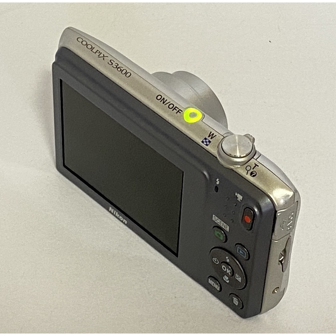 Nikon(ニコン)のNikon coolpix s3600 ニコン　デジカメ　SDカード【2GB】付 スマホ/家電/カメラのカメラ(コンパクトデジタルカメラ)の商品写真