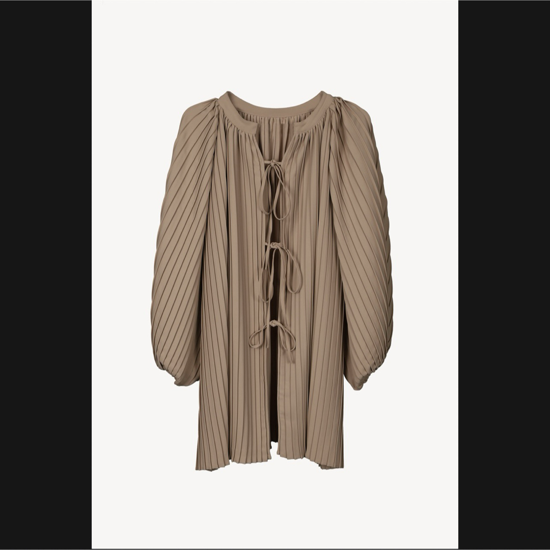 Acka新品pleats volume blouse (beige) レディースのトップス(シャツ/ブラウス(長袖/七分))の商品写真