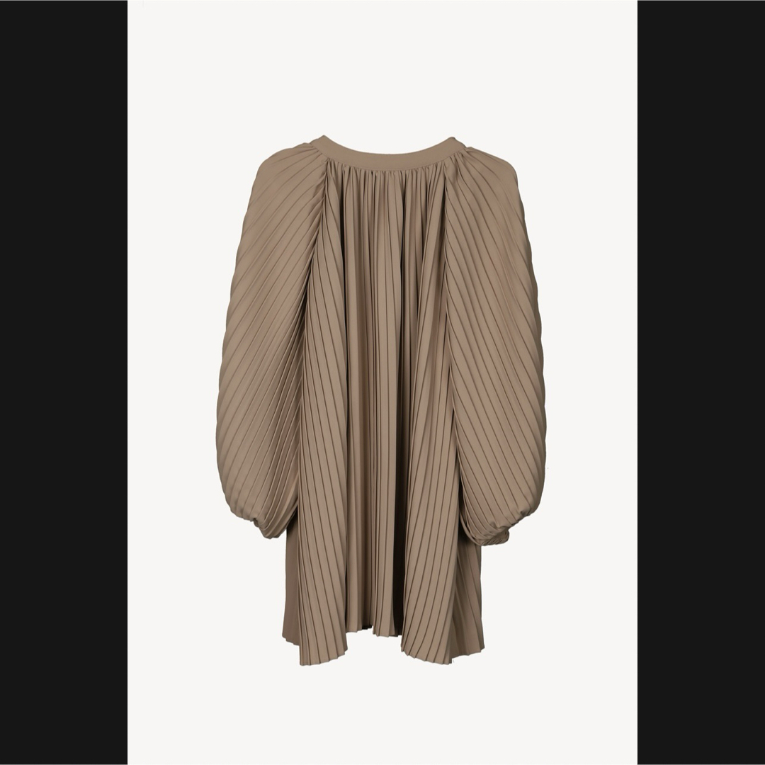 Acka新品pleats volume blouse (beige) レディースのトップス(シャツ/ブラウス(長袖/七分))の商品写真