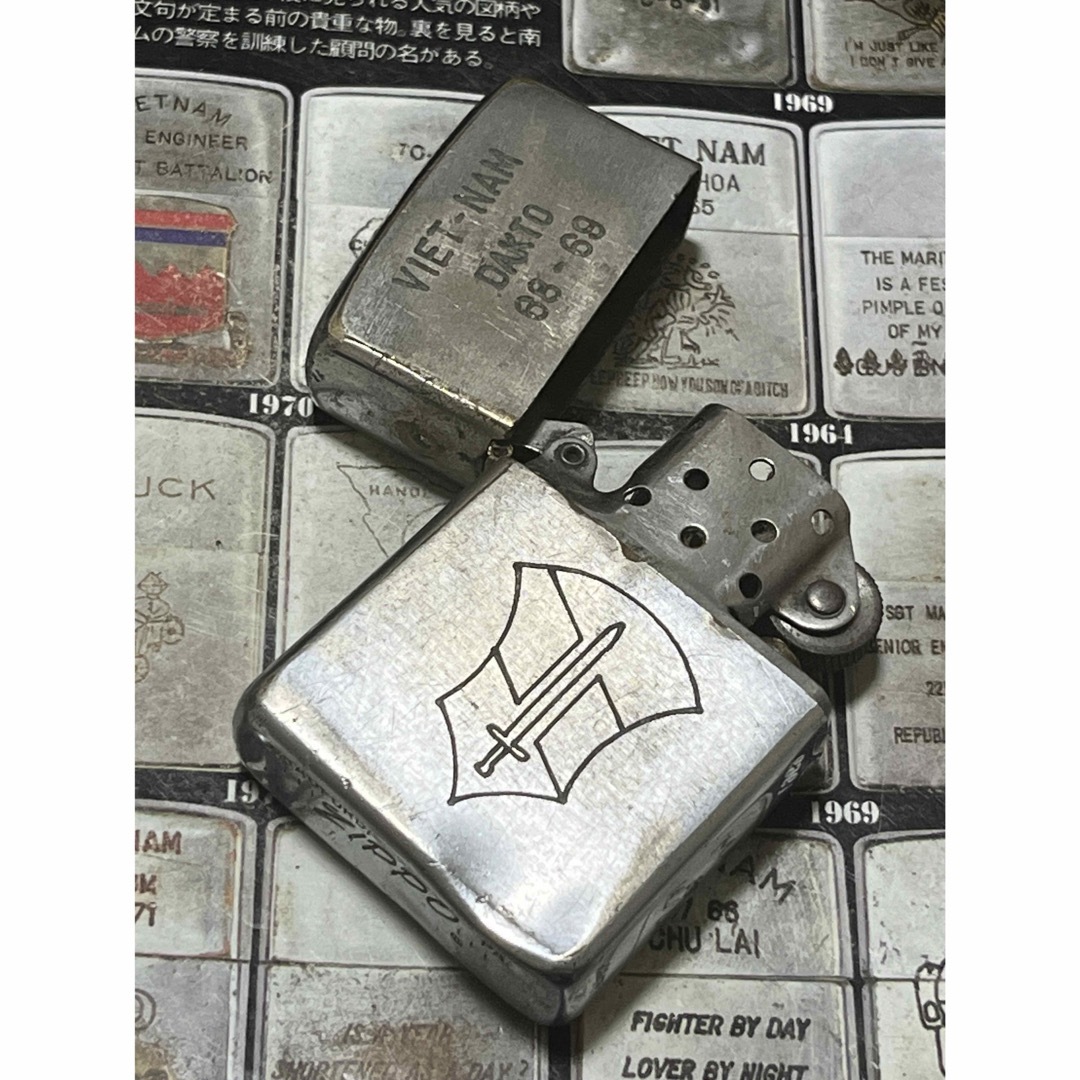 ZIPPO(ジッポー)の【ベトナムZIPPO】本物 1968年製ベトナムジッポー「在ベトナム第1野戦軍」 メンズのファッション小物(タバコグッズ)の商品写真