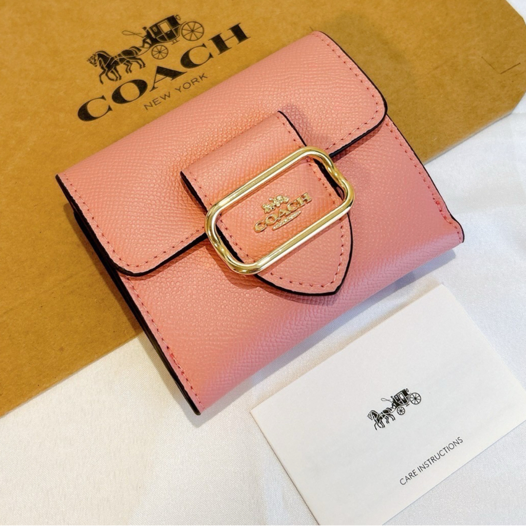 COACH(コーチ)のCOACH 二つ折り　財布　ピンク　ミニ　スモール　レザー　未使用品 レディースのファッション小物(財布)の商品写真