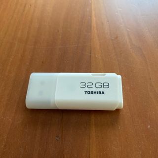 トウシバ(東芝)のTOSHIBA USBフラッシュメモリ 32GB(PC周辺機器)