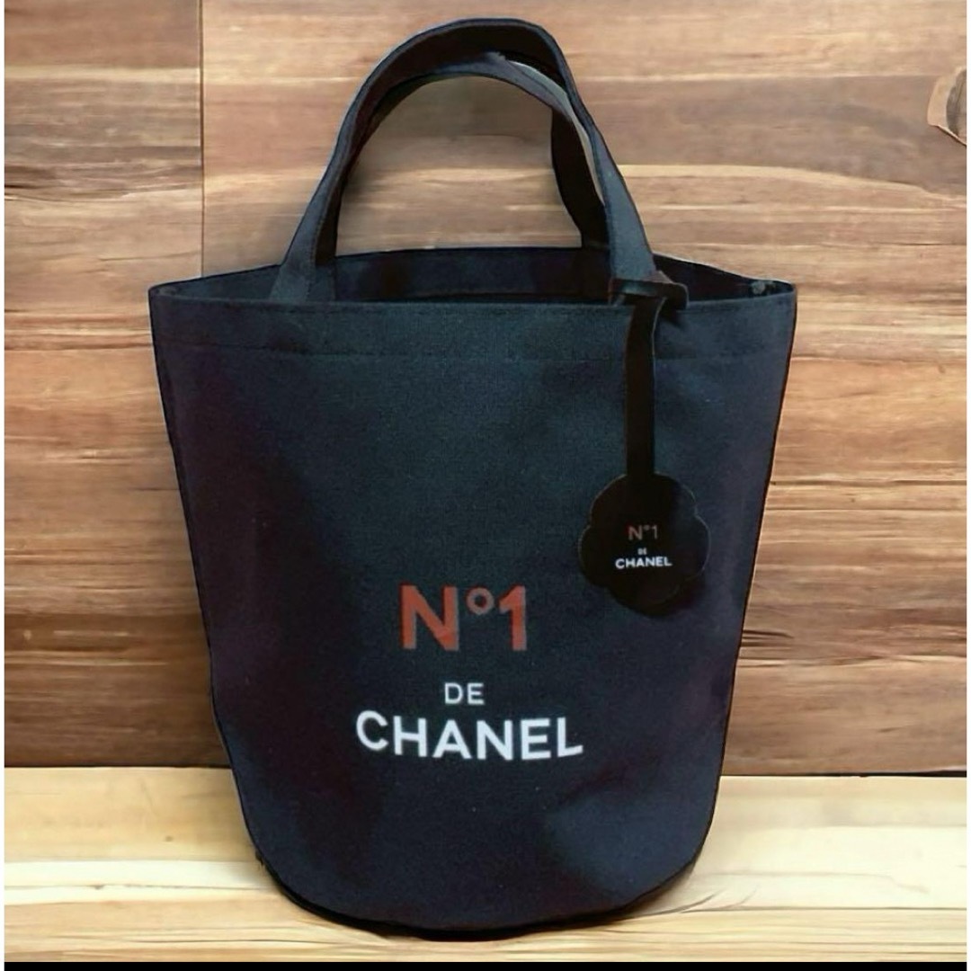 CHANEL(シャネル)のCHANEL ノベルティ トートシャネル トートバッグ　ブラック　黒 レディースのバッグ(トートバッグ)の商品写真
