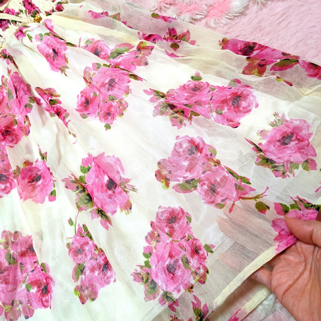 LIZ LISA(リズリサ)のリズリサ♥薄ベージュ×ピンク♥花柄♥編み上げ♥激可愛❤サラサラ♥ワンピース レディースのワンピース(ミニワンピース)の商品写真