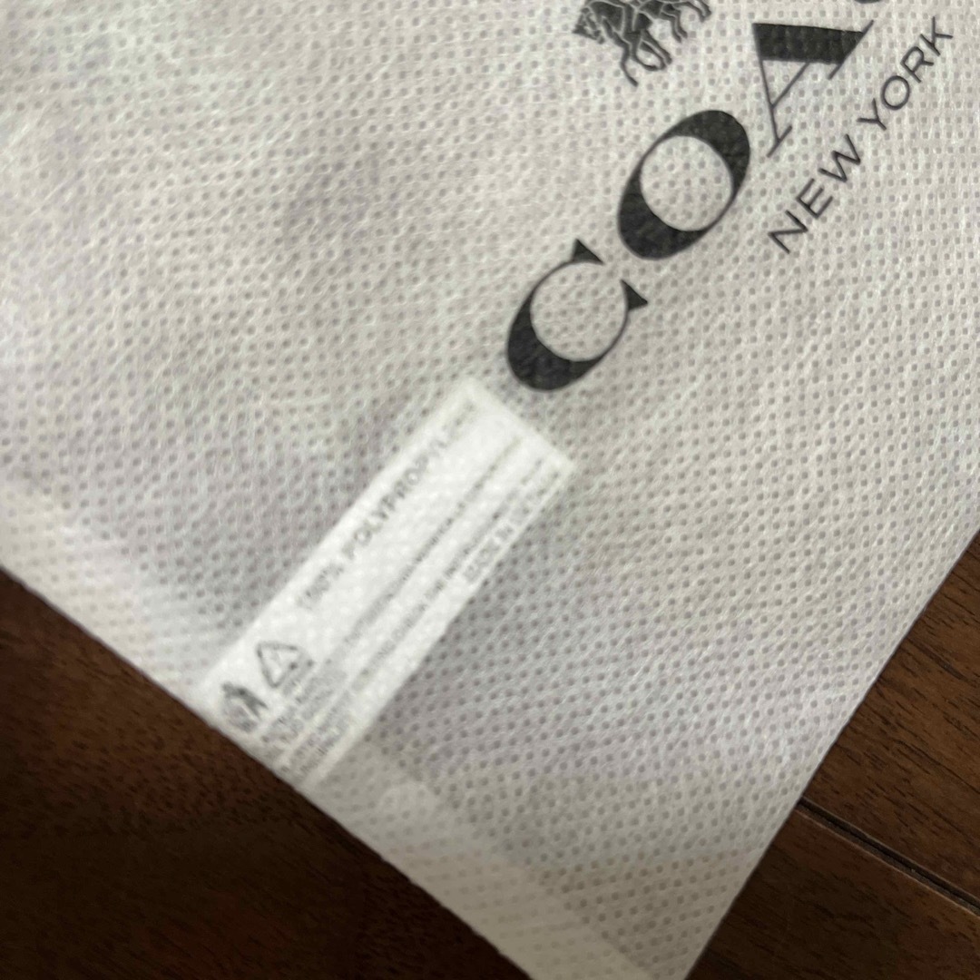 COACH(コーチ)のコーチ　不織布保管袋　巾着 ハンドメイドのファッション小物(ポーチ)の商品写真