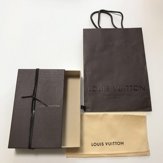 LOUIS VUITTO　箱と紙袋のセット