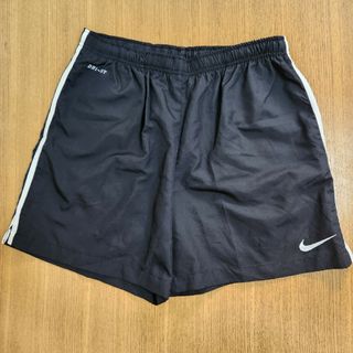 ナイキ(NIKE)のナイキドライフィットショートパンツ黒メンズM両サイドポケット付き(ショートパンツ)