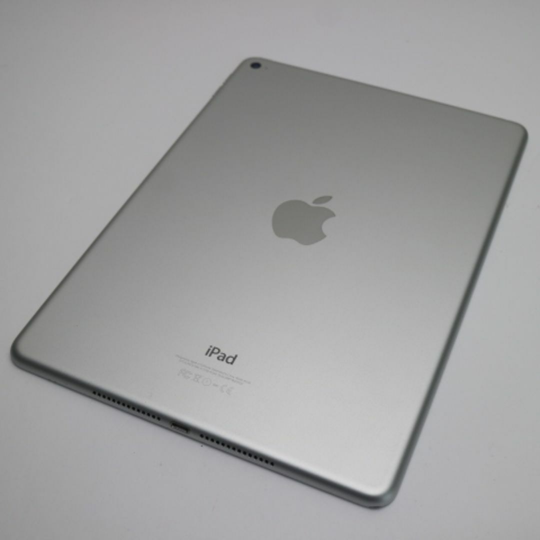 Apple(アップル)の超美品 iPad Air 2 Wi-Fi 32GB シルバー  M222 スマホ/家電/カメラのPC/タブレット(タブレット)の商品写真
