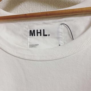 エムエイチエル(MHL.)の【美品】MHL ホワイト カットソー 半袖(シャツ/ブラウス(半袖/袖なし))