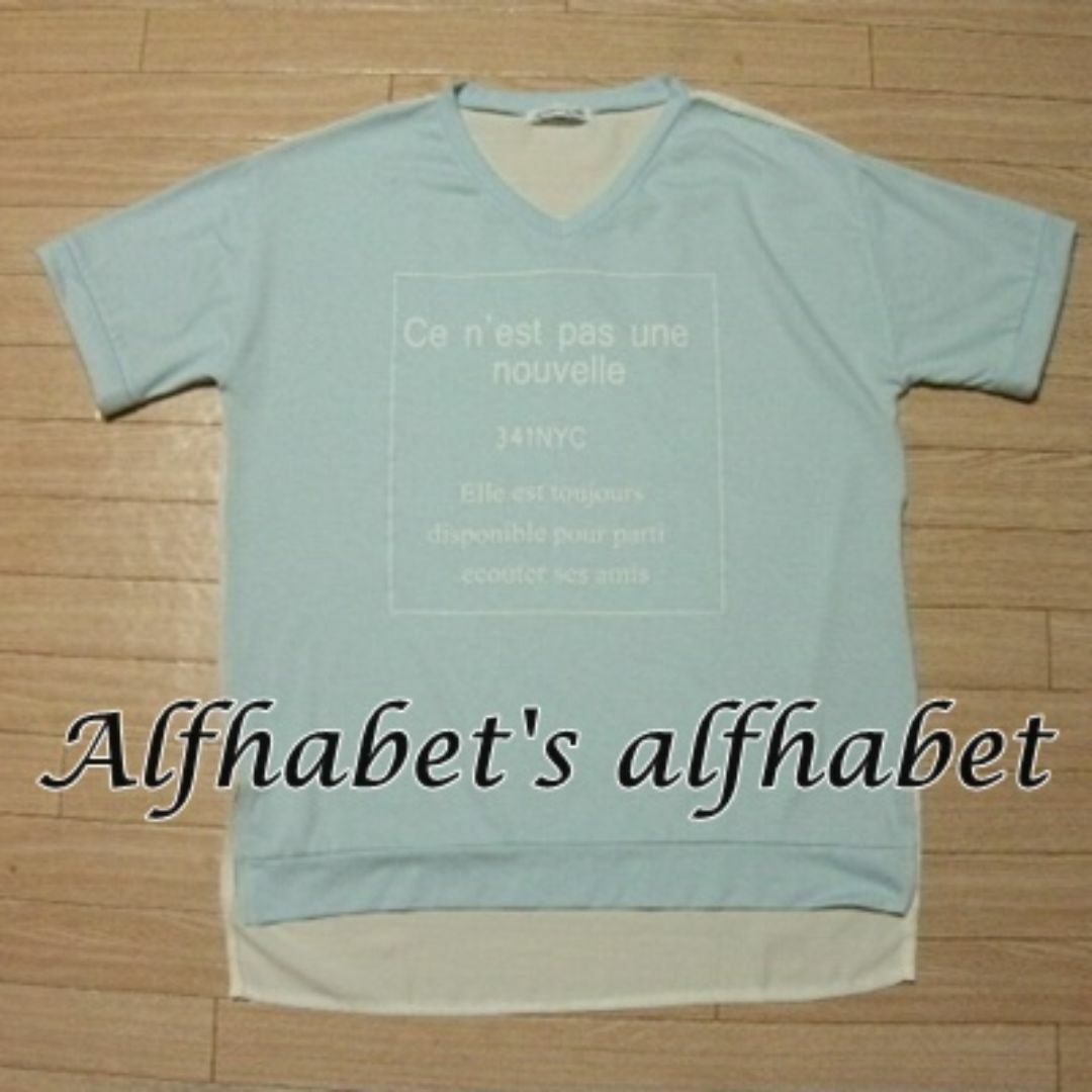Tシャツ　カットソー　アルファベッツアルファベット　水色 レディースのトップス(Tシャツ(半袖/袖なし))の商品写真