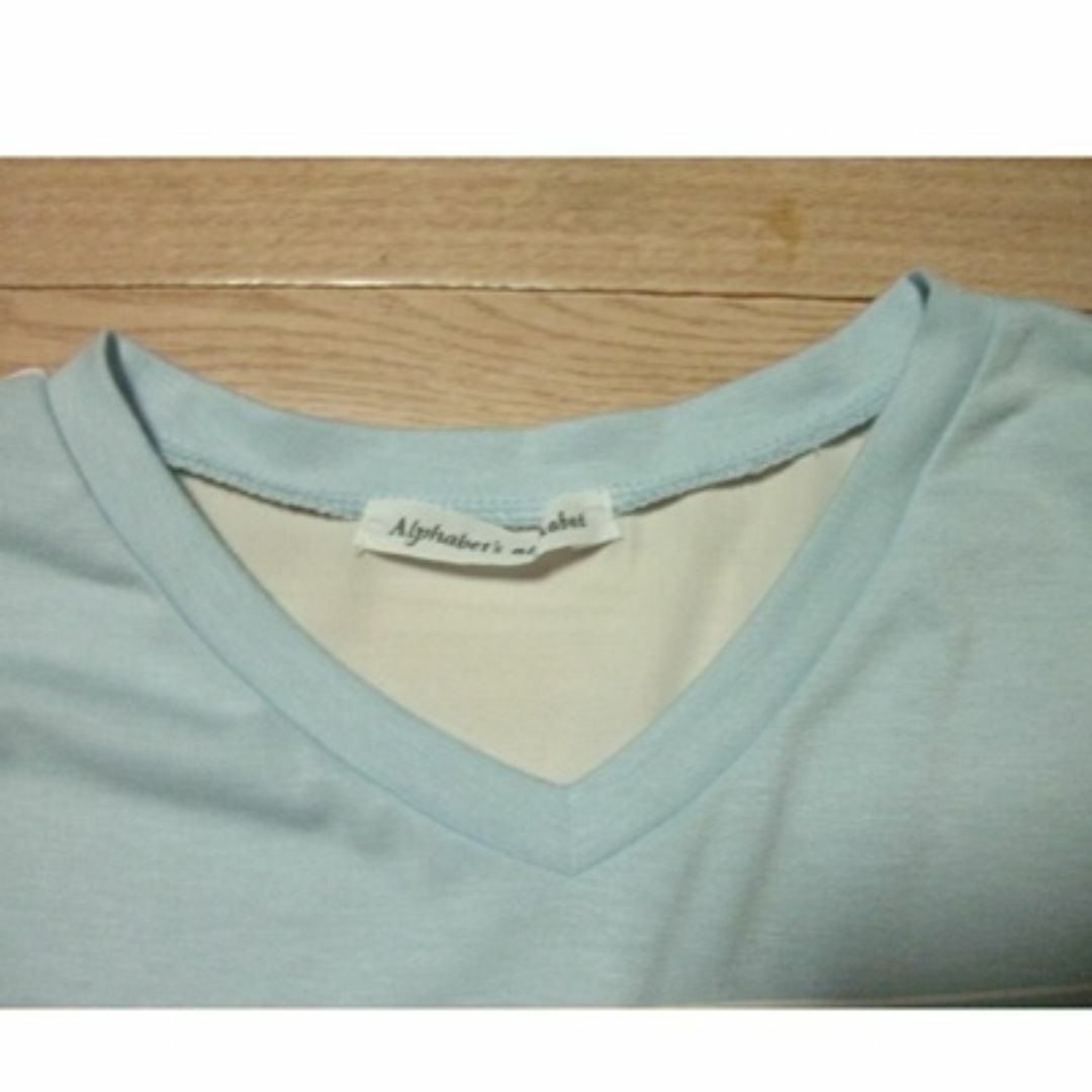 Tシャツ　カットソー　アルファベッツアルファベット　水色 レディースのトップス(Tシャツ(半袖/袖なし))の商品写真