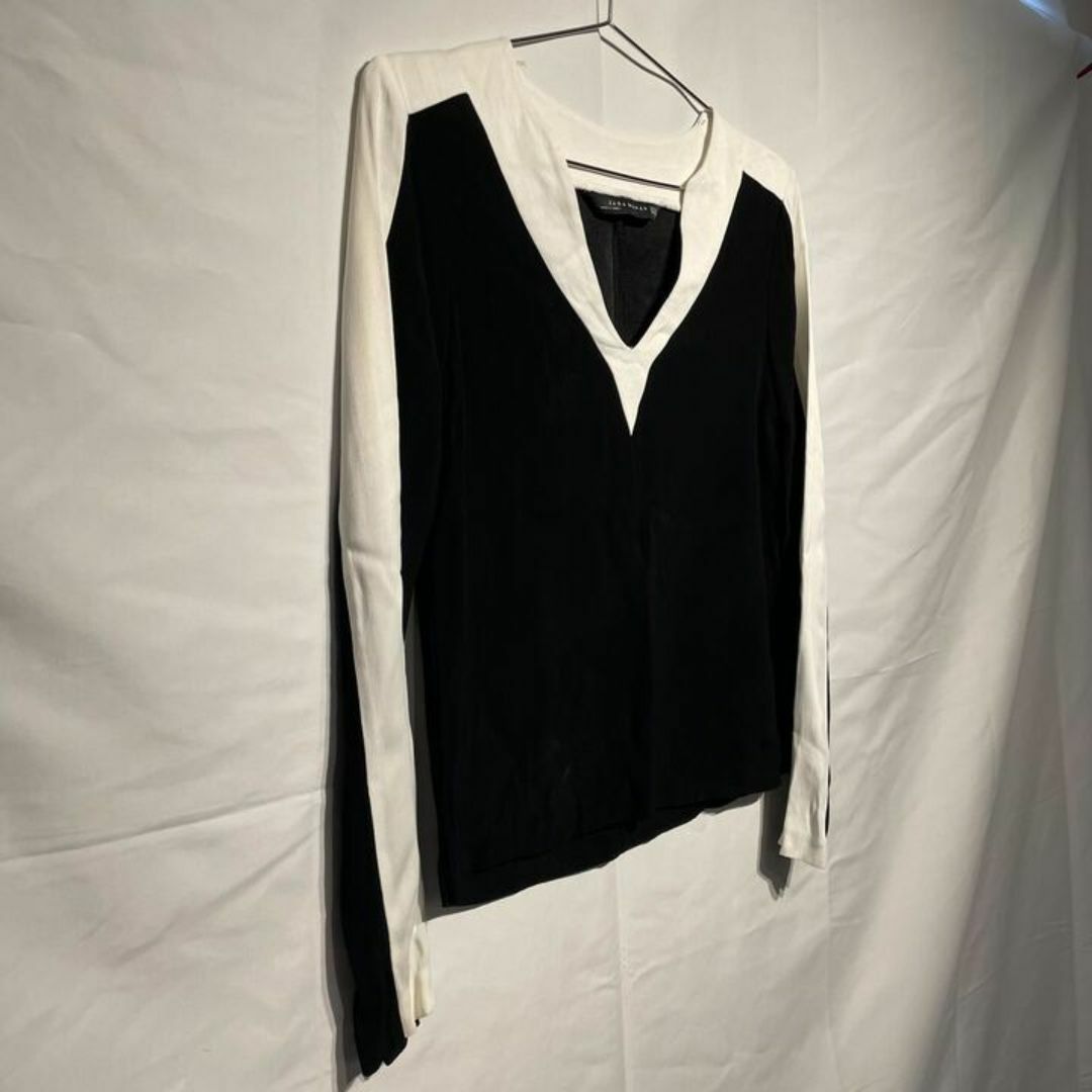 ZARA(ザラ)のZARA トップ USA XS Vネック グランジ ブラック ホワイト Y2K レディースのトップス(Tシャツ(長袖/七分))の商品写真