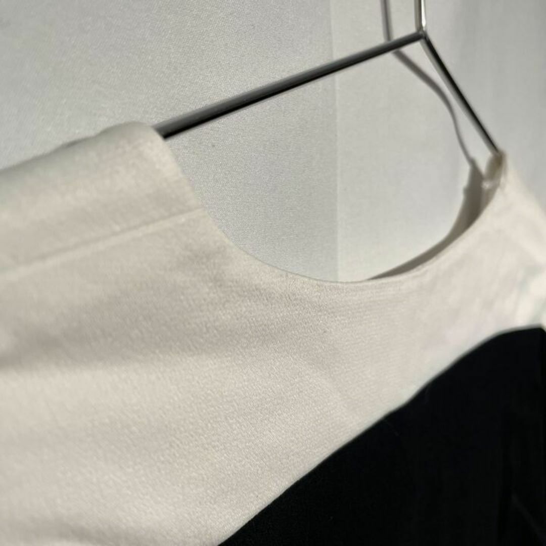 ZARA(ザラ)のZARA トップ USA XS Vネック グランジ ブラック ホワイト Y2K レディースのトップス(Tシャツ(長袖/七分))の商品写真