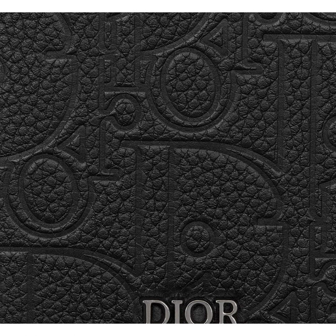 Christian Dior(クリスチャンディオール)の新作 新品 ディオール バーティカル 2つ折りウォレット 財布 メンズ ブラック メンズのファッション小物(折り財布)の商品写真