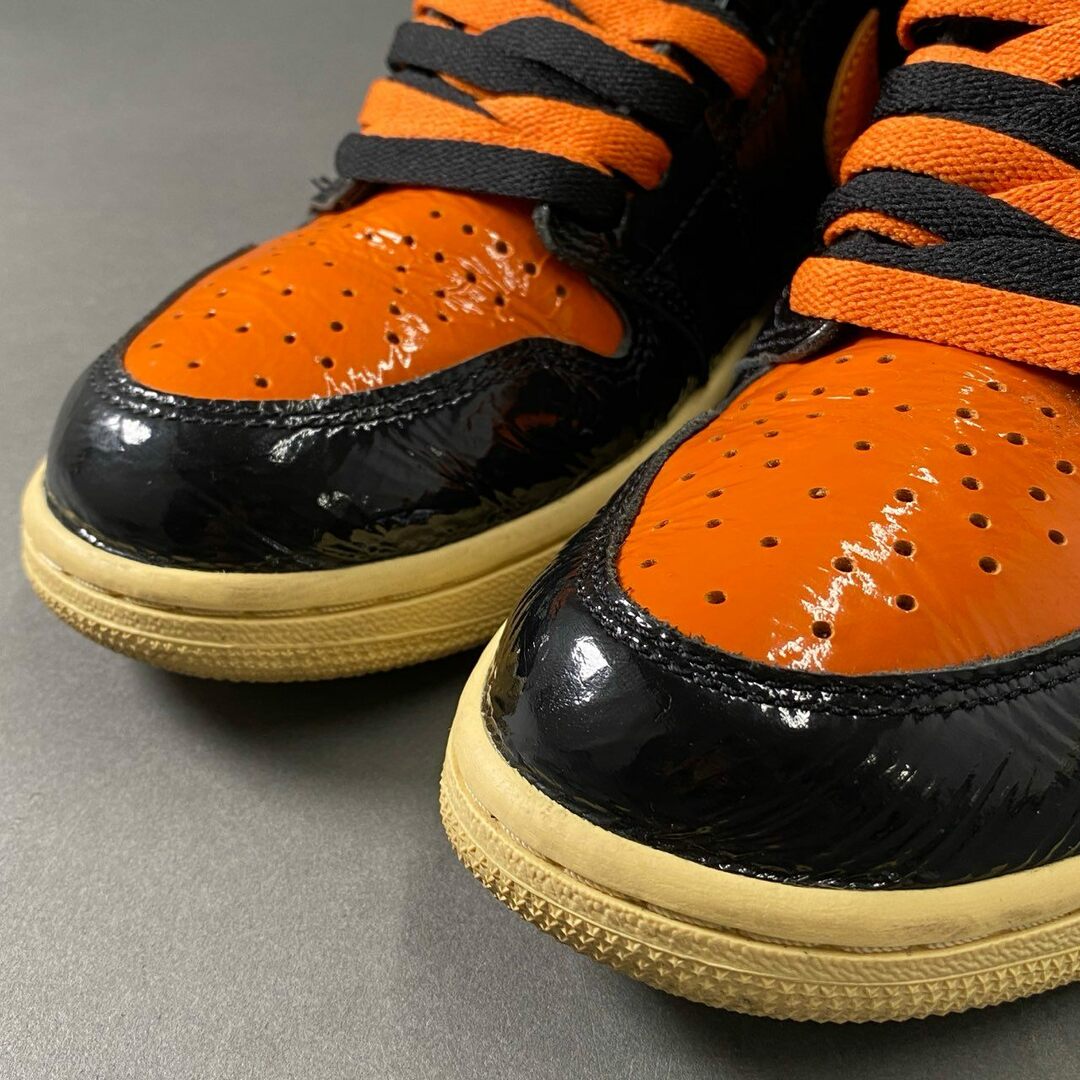 NIKE(ナイキ)の10e18 NIKE ナイキ AIR JORDAN 1 RETRO HIGH OG SHATTERED BACKBOARD 3.0 エアジョーダン レトロ ハイ ハイカットスニーカー 555088-028 27 オレンジ ブラック メンズの靴/シューズ(スニーカー)の商品写真