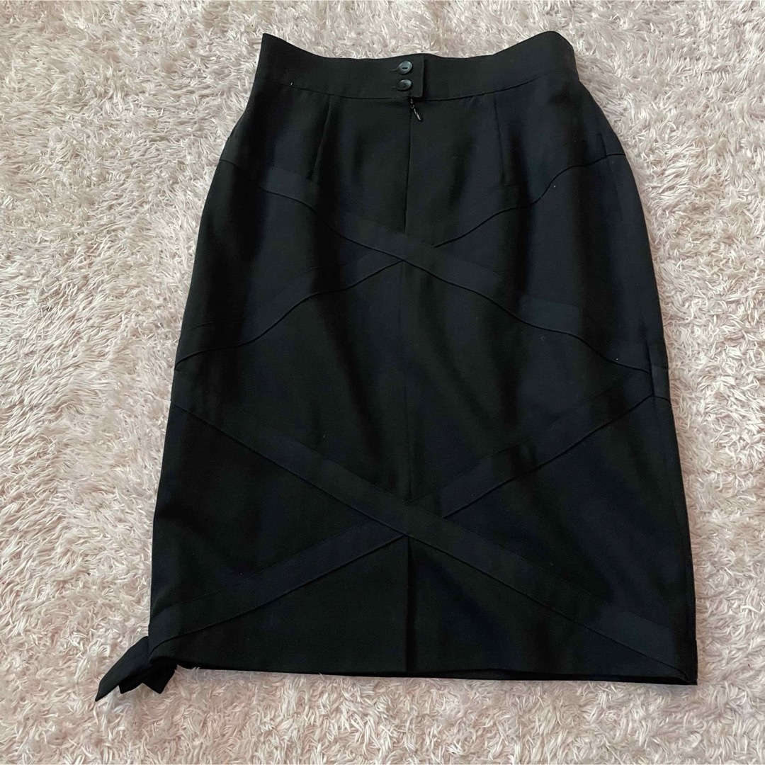 ESCADA(エスカーダ)のESCADA ヒザ丈スカート　ウール100% リボン　ブラック　サイズS レディースのスカート(ひざ丈スカート)の商品写真