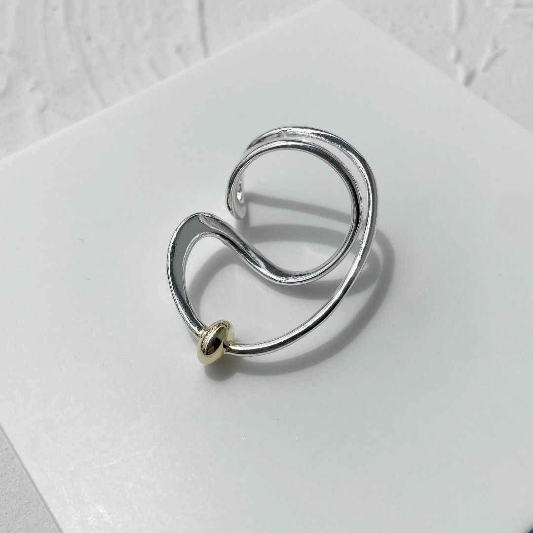 シルバーリング　デザイン　ビッグループリング　匿名配送　個性的　おしゃれ レディースのアクセサリー(リング(指輪))の商品写真