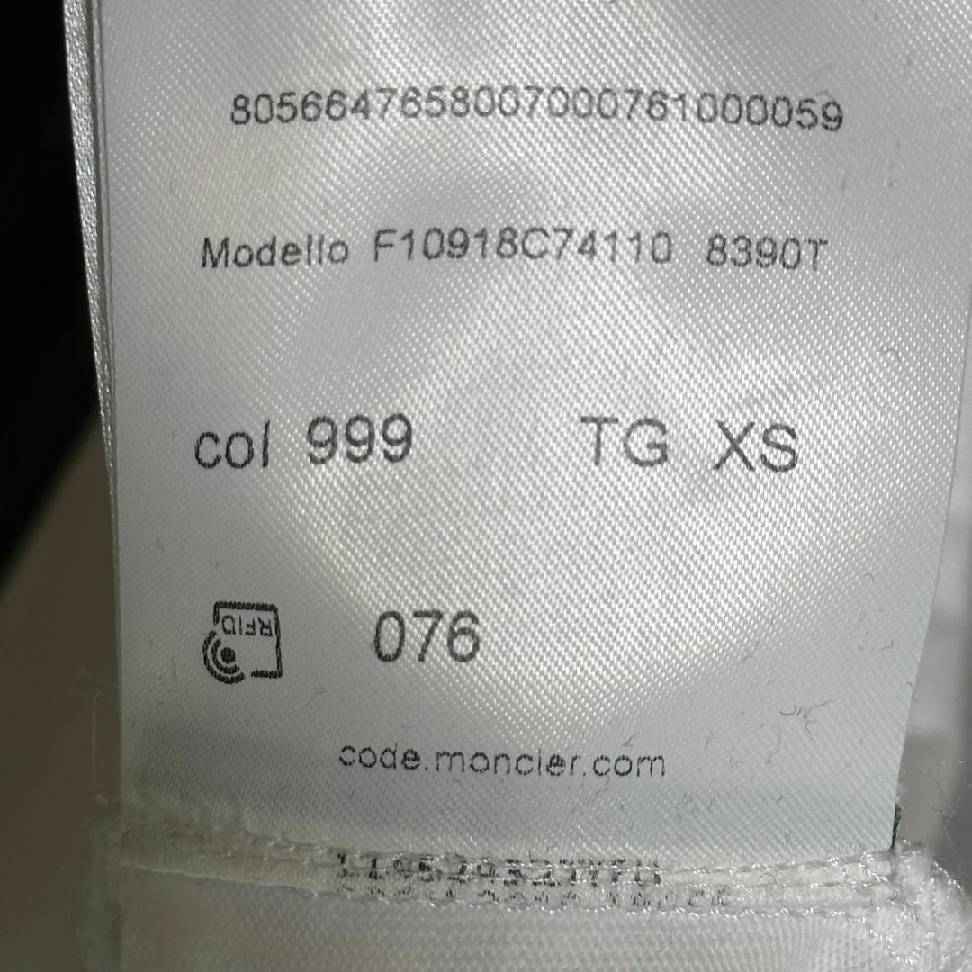 MONCLER(モンクレール)の『MONCLER』モンクレール (XS) ロゴワッペン付き Tシャツ レディースのトップス(Tシャツ(半袖/袖なし))の商品写真