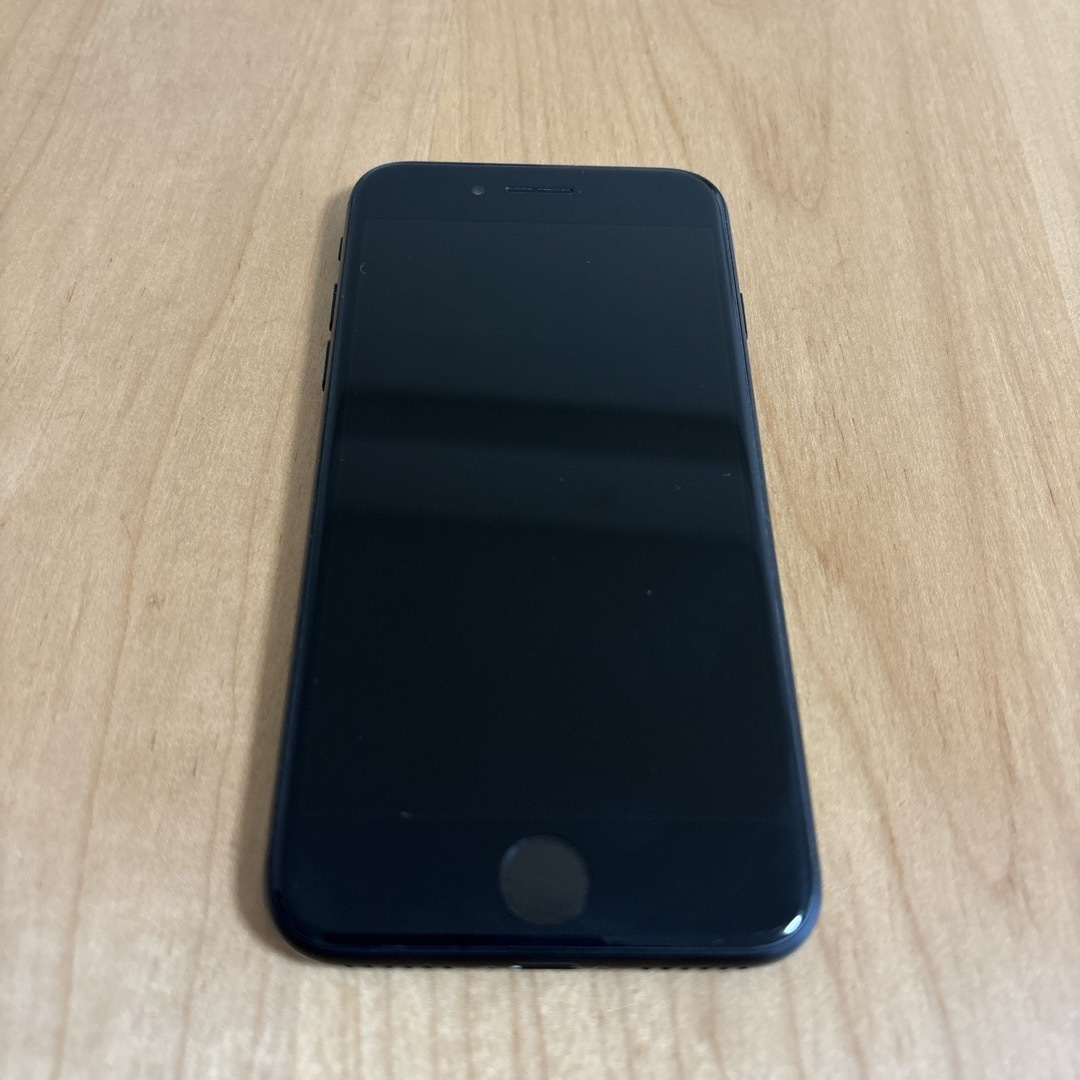 アップル iPhoneSE 第2世代 128GB ブラック SIMフリー スマホ/家電/カメラのスマートフォン/携帯電話(スマートフォン本体)の商品写真