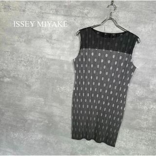 プリーツプリーズイッセイミヤケ(PLEATS PLEASE ISSEY MIYAKE)の『ISSEY MIYAKE』イッセイミヤケ (3) プリーツ ノースリーブ(タンクトップ)