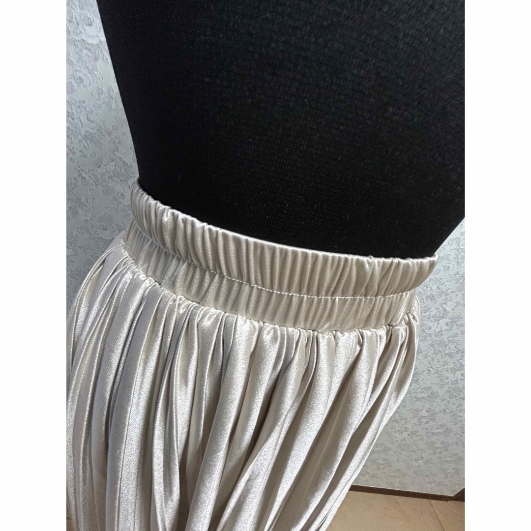 ATTENTION  タグ付き 新品　ロング丈スカート プリーツスカート レディースのスカート(ロングスカート)の商品写真