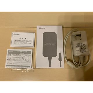 エヌティティドコモ(NTTdocomo)のACアダプタ05　docomo(バッテリー/充電器)