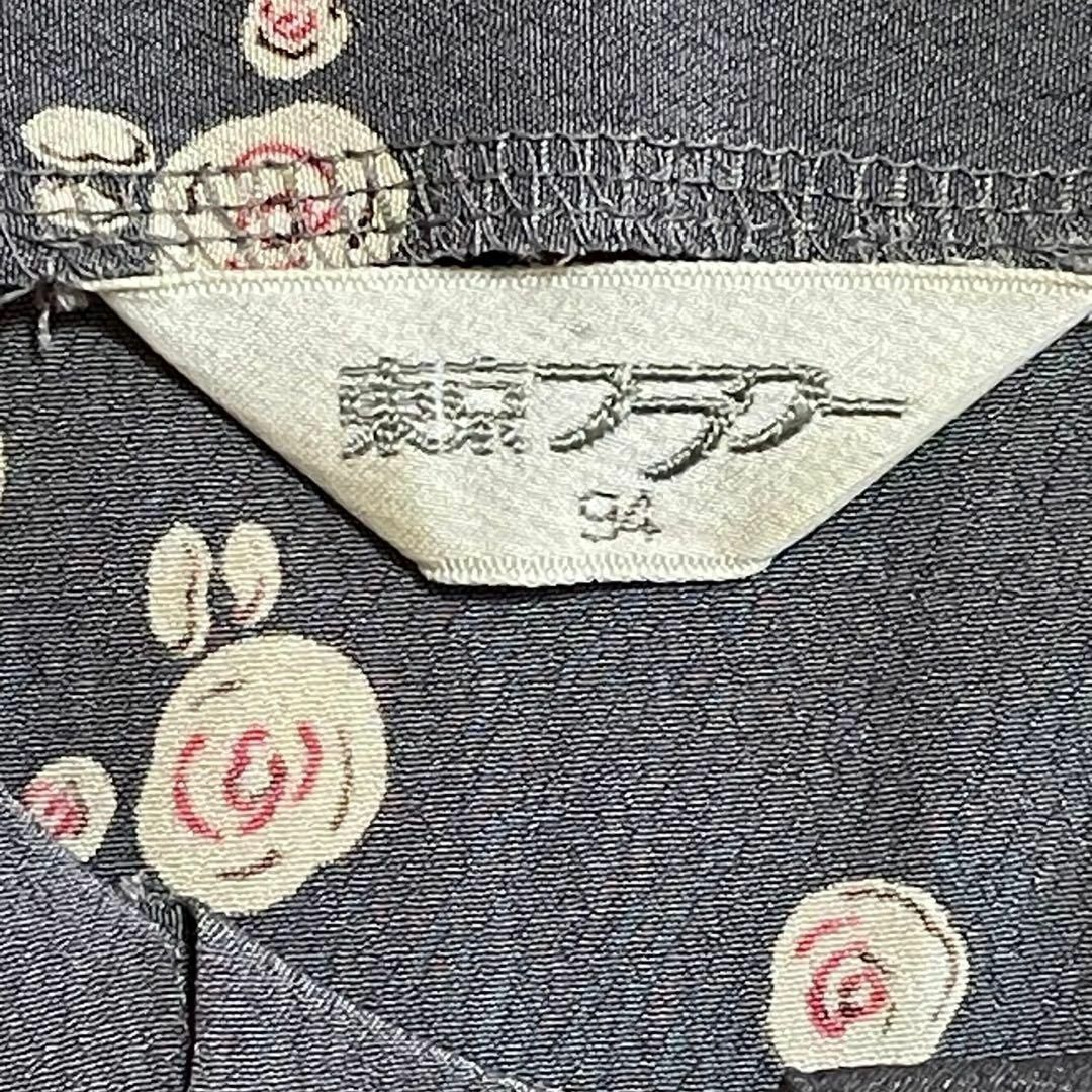 東京フラワー　レトロブラウス　グレー×白花柄　ボウタイデザイン　94 レディースのトップス(シャツ/ブラウス(長袖/七分))の商品写真