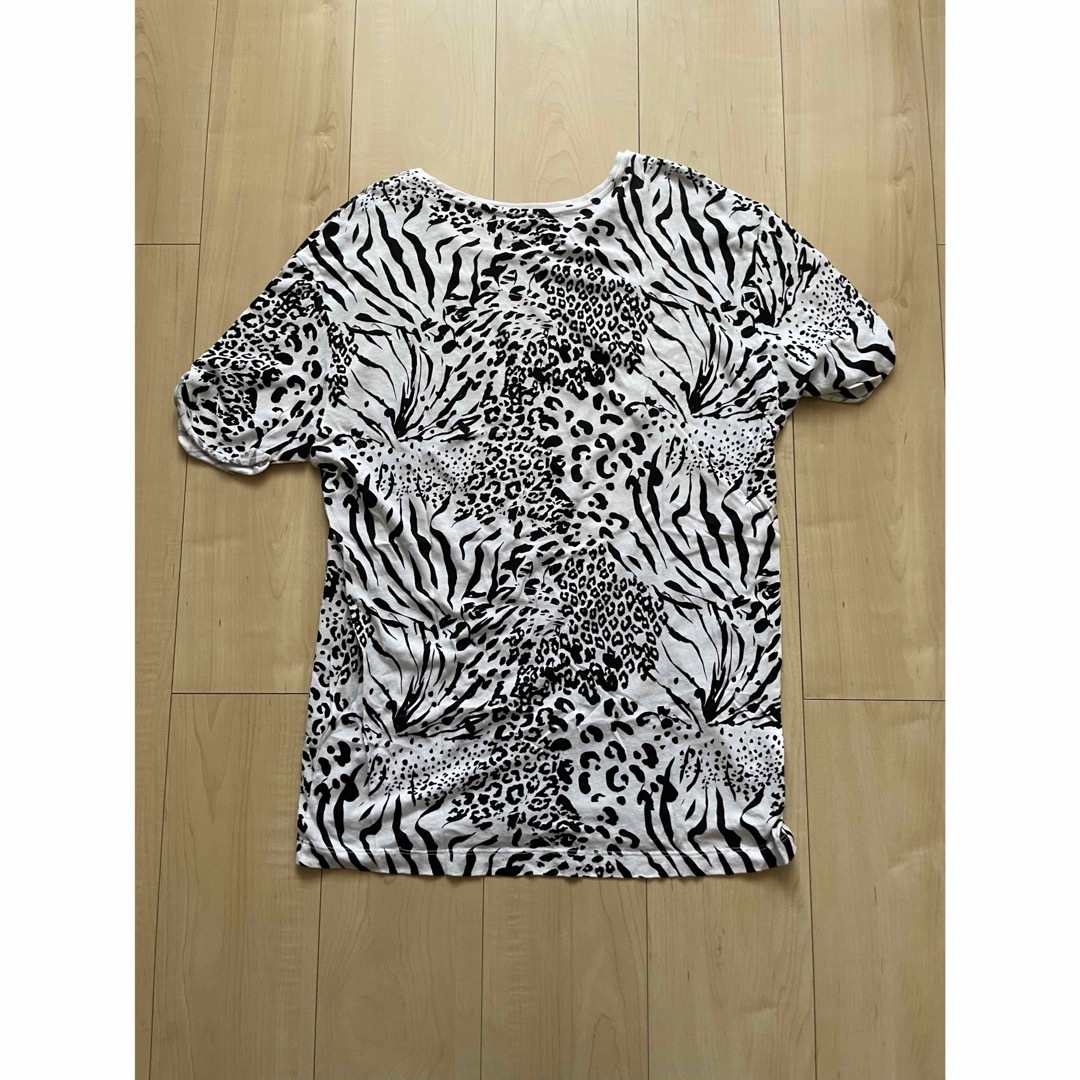 Bershka(ベルシュカ)のBershka ベルシュカ　総柄　アニマル　白Tシャツ メンズのトップス(Tシャツ/カットソー(半袖/袖なし))の商品写真