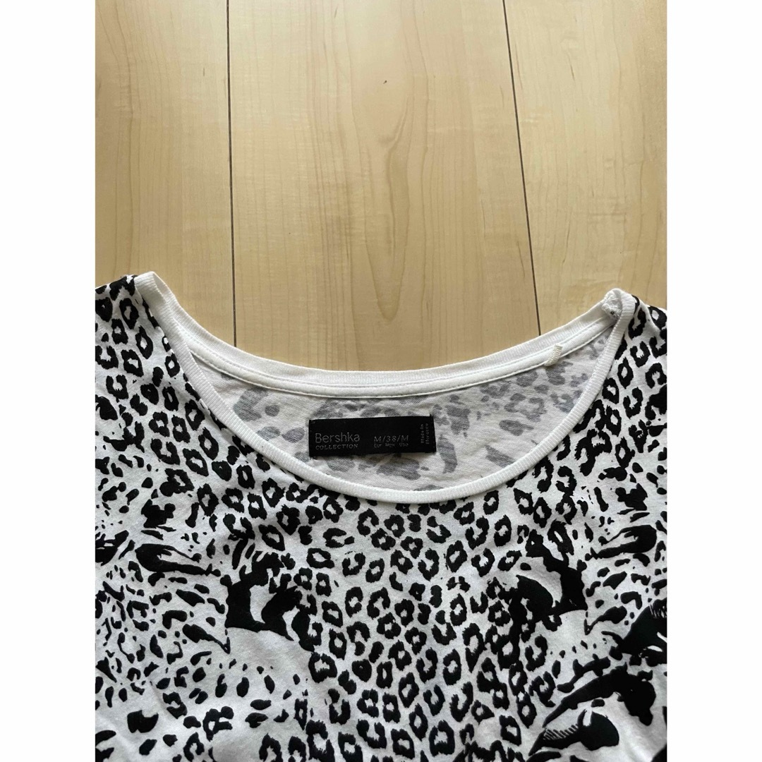 Bershka(ベルシュカ)のBershka ベルシュカ　総柄　アニマル　白Tシャツ メンズのトップス(Tシャツ/カットソー(半袖/袖なし))の商品写真