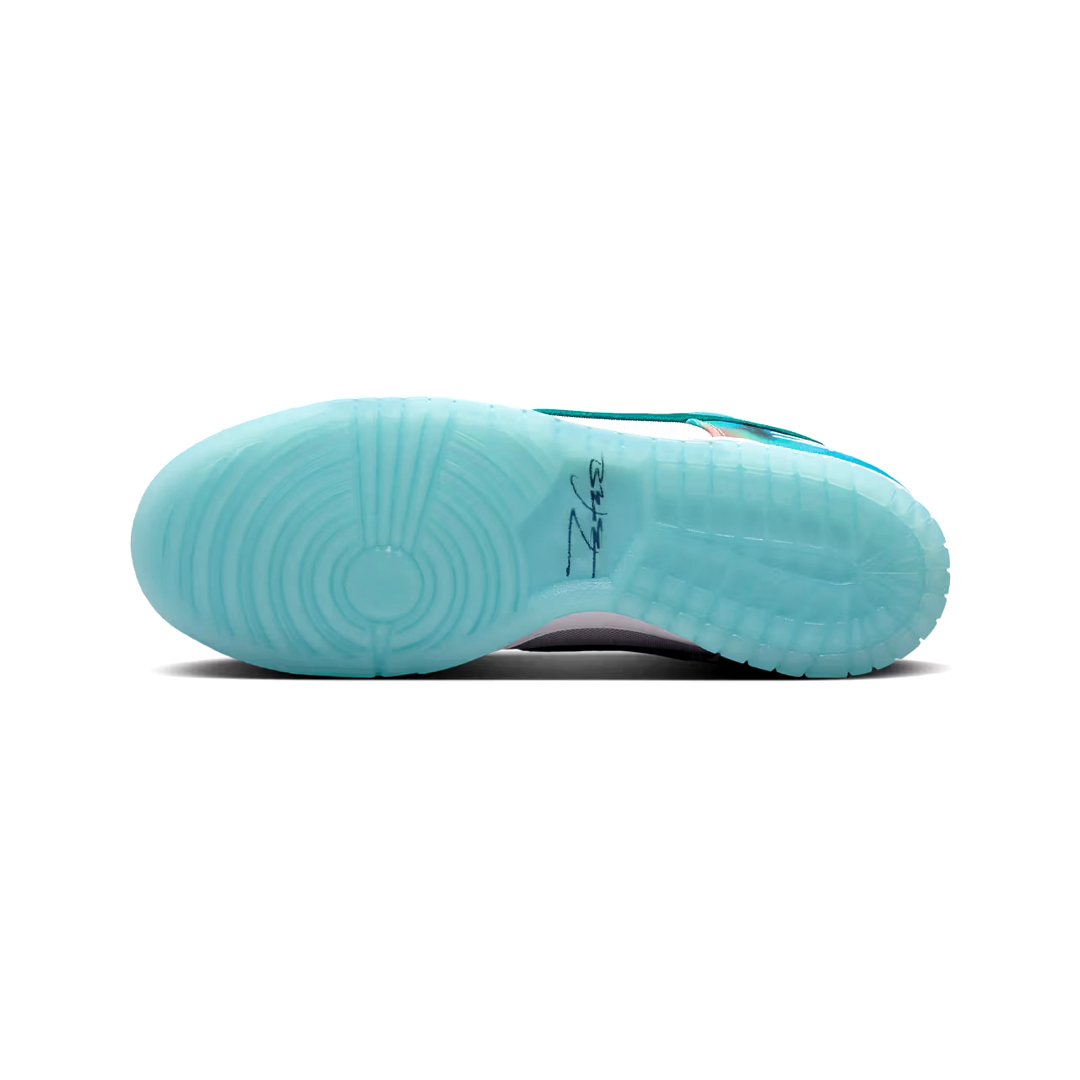 NIKE(ナイキ)のFutura × Nike SB Dunk Low OG QS メンズの靴/シューズ(スニーカー)の商品写真