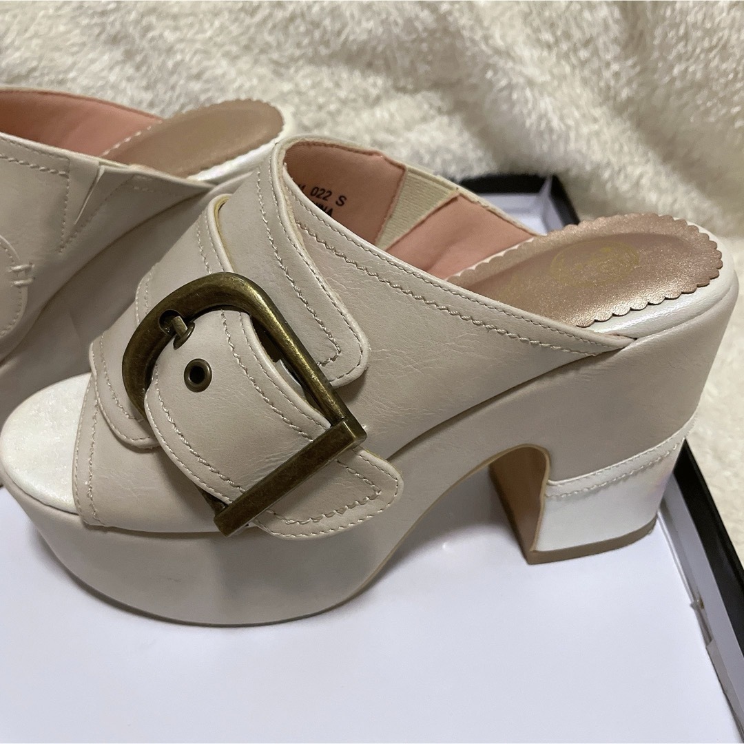 YOSUKE(ヨースケ)のヨースケ　厚底　ベルト　サンダル　ホワイト レディースの靴/シューズ(サンダル)の商品写真