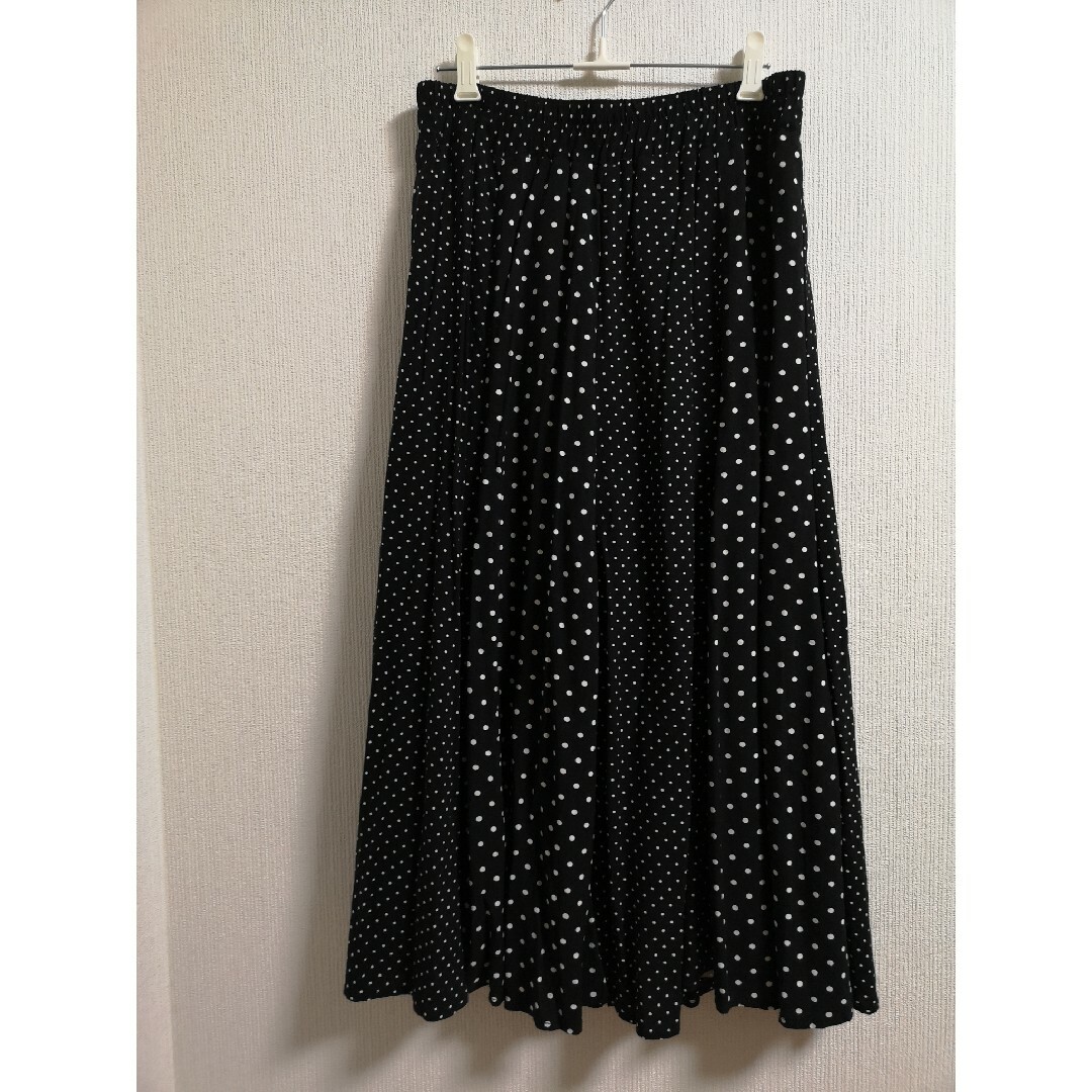 黒地に白のドット柄　ギャザーフレアーロングスカート　Lサイズ レディースのスカート(ロングスカート)の商品写真