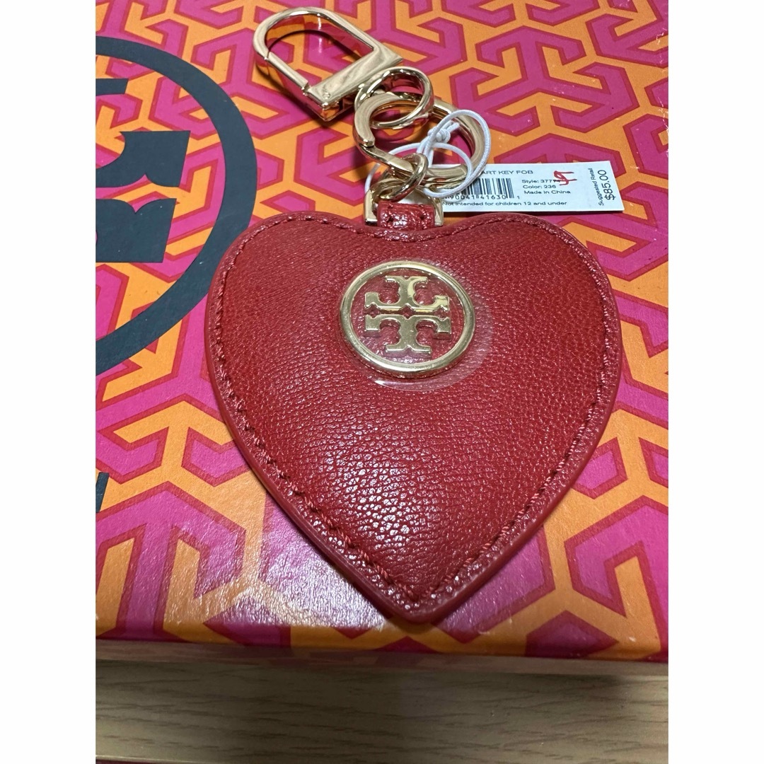 Tory Burch(トリーバーチ)のTory Burchハートキーホルダー新品 レディースのファッション小物(キーホルダー)の商品写真