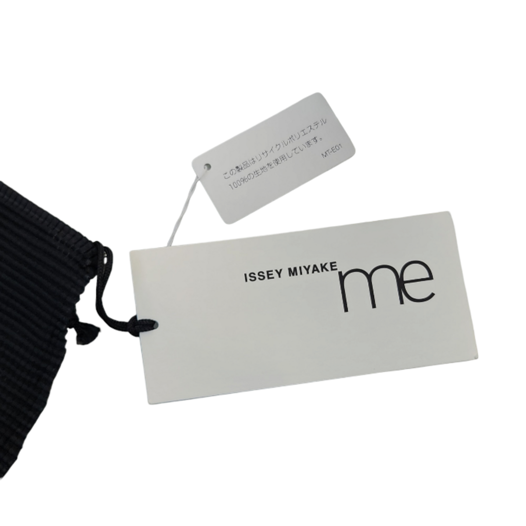 ISSEY MIYAKE(イッセイミヤケ)のme ISSEY MIYAKE イッセイミヤケ カットソー レディース 長袖 ハイネック プリーツ 無地 ブラック MI23FJ201 中古 T1 レディースのトップス(カットソー(長袖/七分))の商品写真