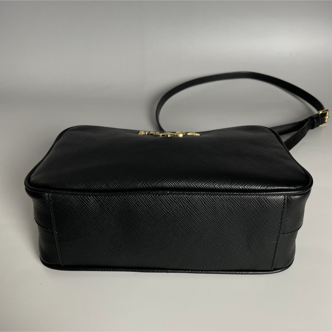 PRADA(プラダ)のPrada 極美品 黒 チェーン ショルダーバッグ サフィアーノ メタル プラダ レディースのバッグ(ショルダーバッグ)の商品写真