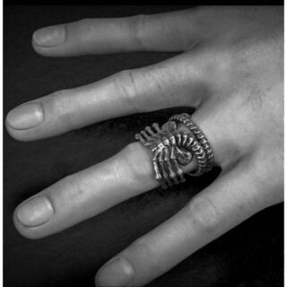 【H075】メンズ　リング　指輪　アクセサリー　手　シルバー　ハンド　18号(リング(指輪))