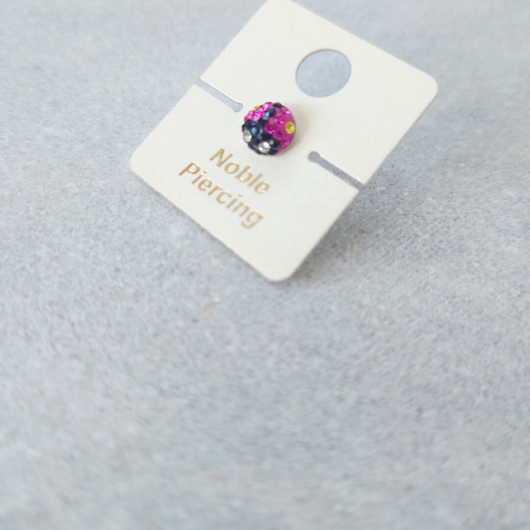 【ラスト1点】【新品】クリスタルカラフルてんとう虫ボディピアス　ピンク　16G レディースのアクセサリー(ピアス)の商品写真