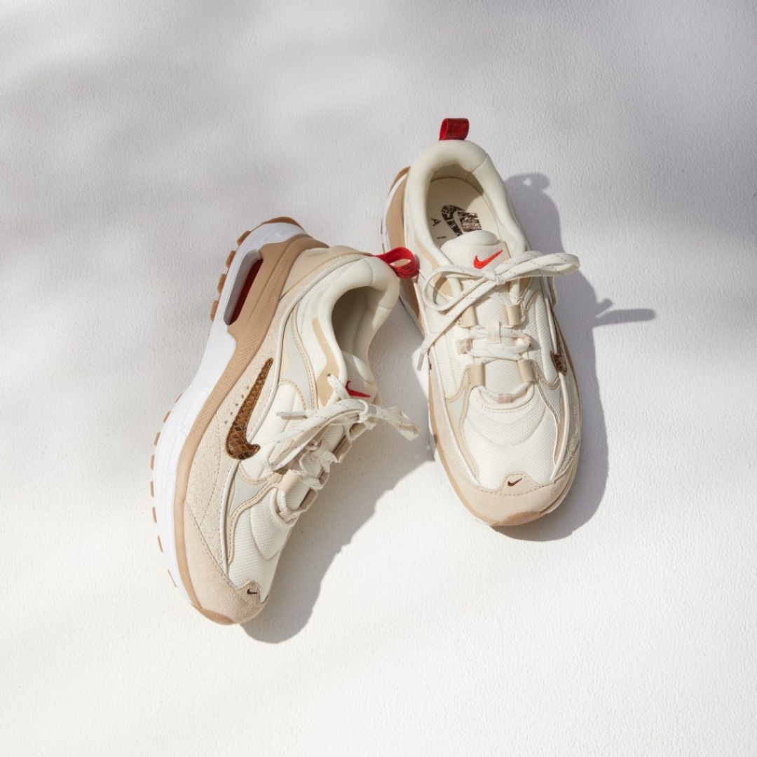 NIKE - ナイキW AIR MAX BLISS SE ベージュスニーカーエアーマックス