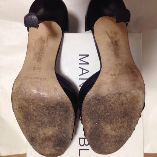 MANOLO BLAHNIK(マノロブラニク)のマノロ黒オープントゥパンプス 春夏 レディースの靴/シューズ(ハイヒール/パンプス)の商品写真