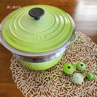 ルクルーゼ(LE CREUSET)のル・クルーゼ　黄緑色　両手鍋　蒸し器　マグネットのおまけ付き(鍋/フライパン)