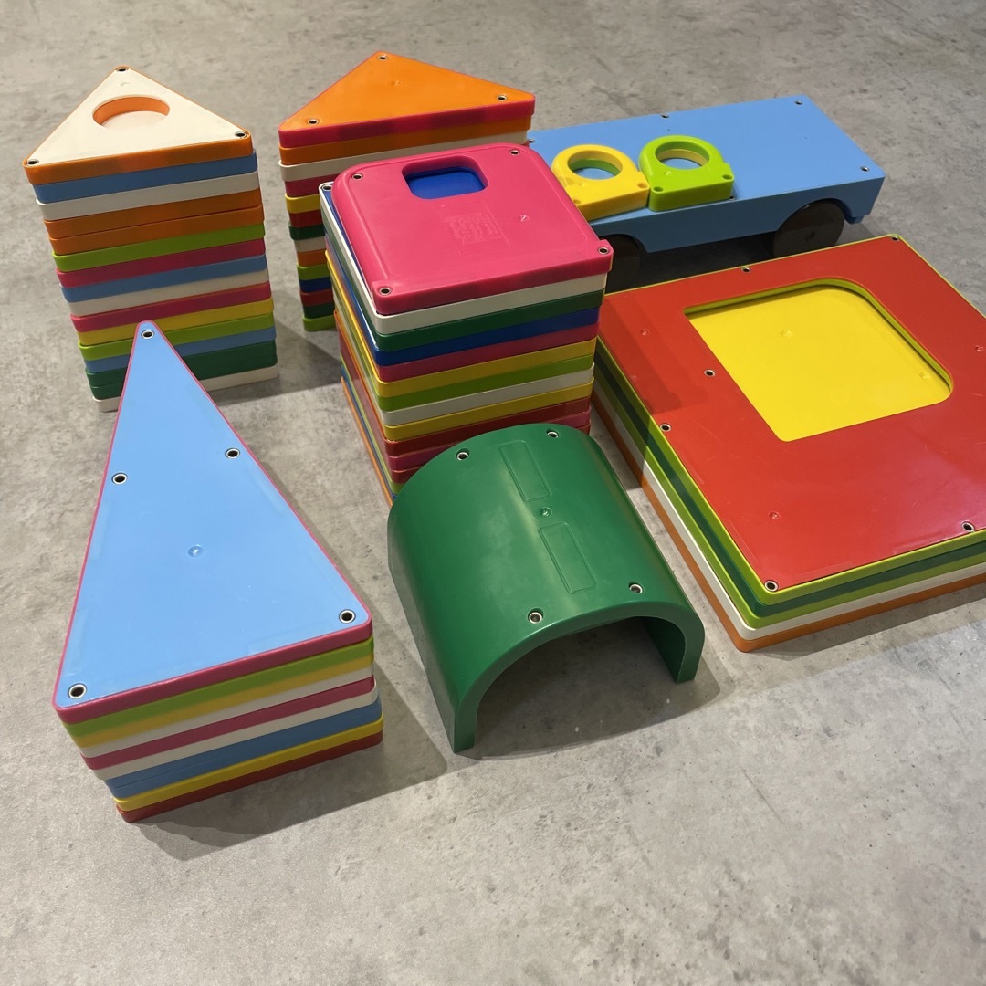 Magna Tiles 磁石ブロック 64p キッズ/ベビー/マタニティのおもちゃ(知育玩具)の商品写真