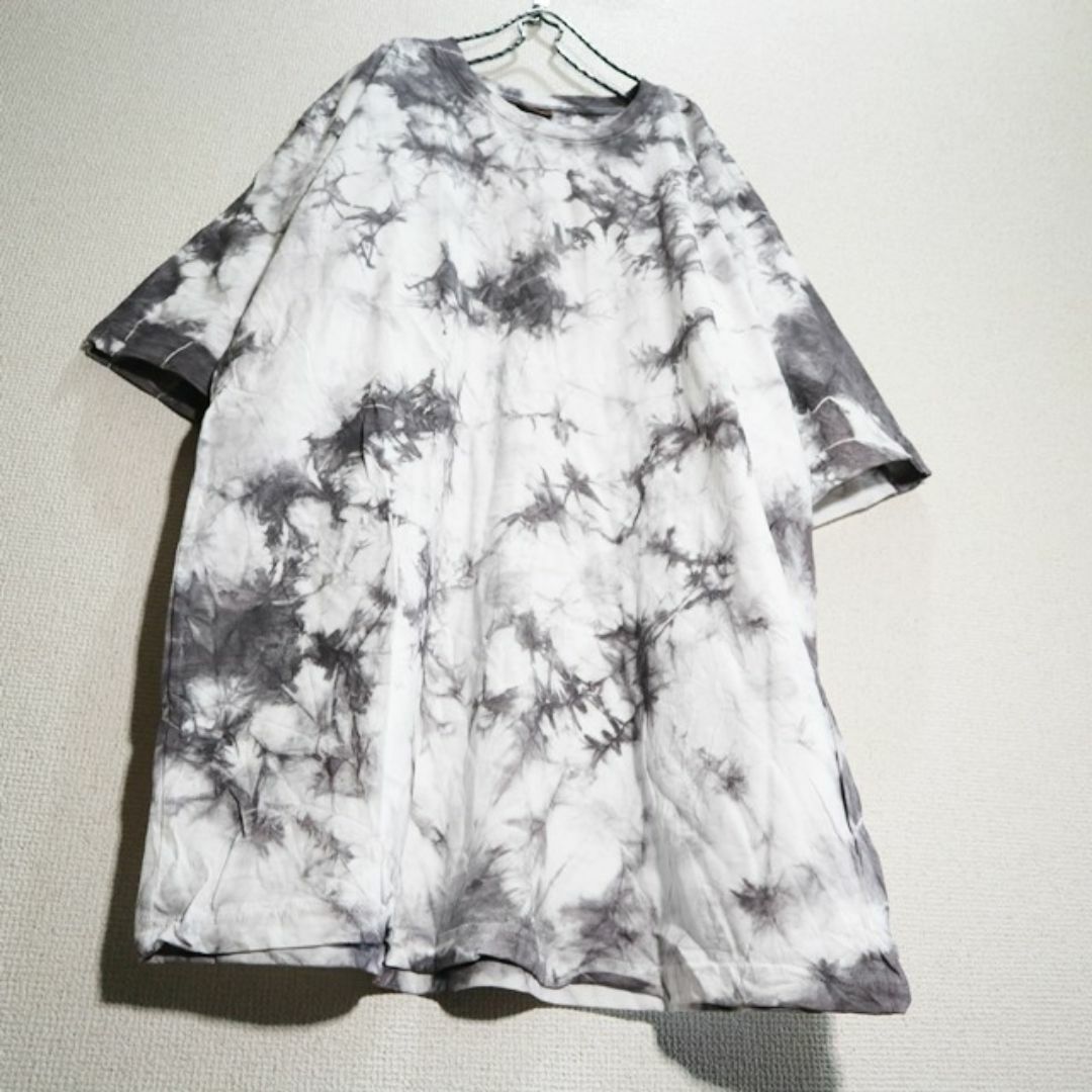 【新品】タイダイ染め　Tシャツ　2XL　ランダム絞り染　白ベース メンズのトップス(Tシャツ/カットソー(半袖/袖なし))の商品写真