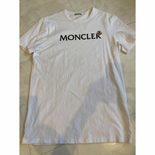 MONCLER - Mサイズ】モンクレール　MONCLER ホワイトTシャツ　胸ワッペン